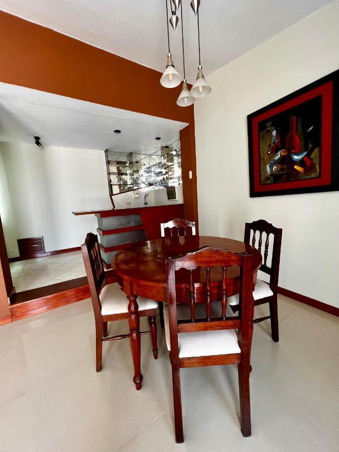 Hotel Country Trujillo Buitenkant foto