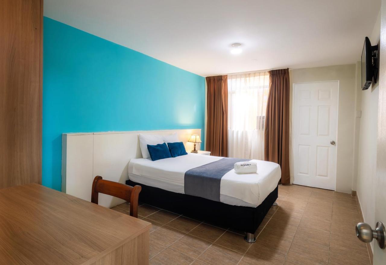 Hotel Country Trujillo Buitenkant foto