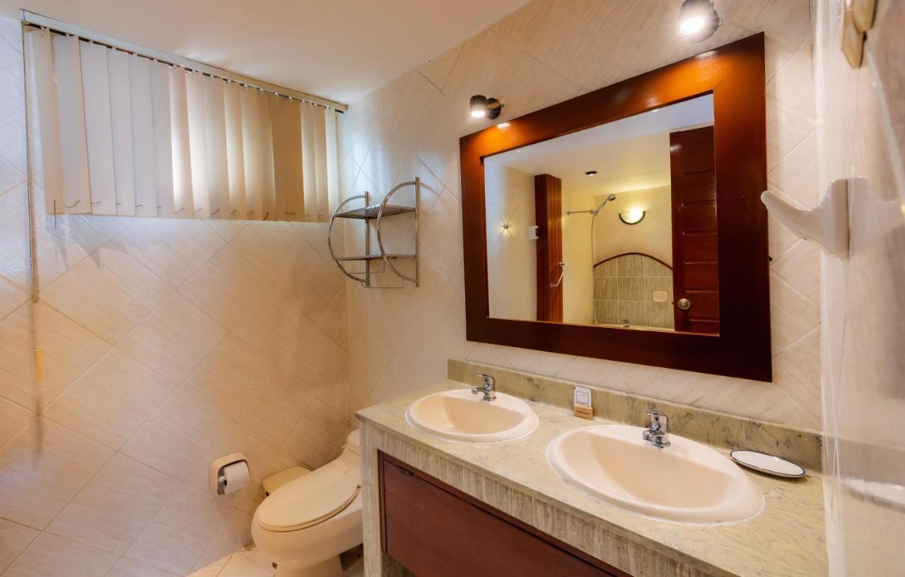 Hotel Country Trujillo Buitenkant foto