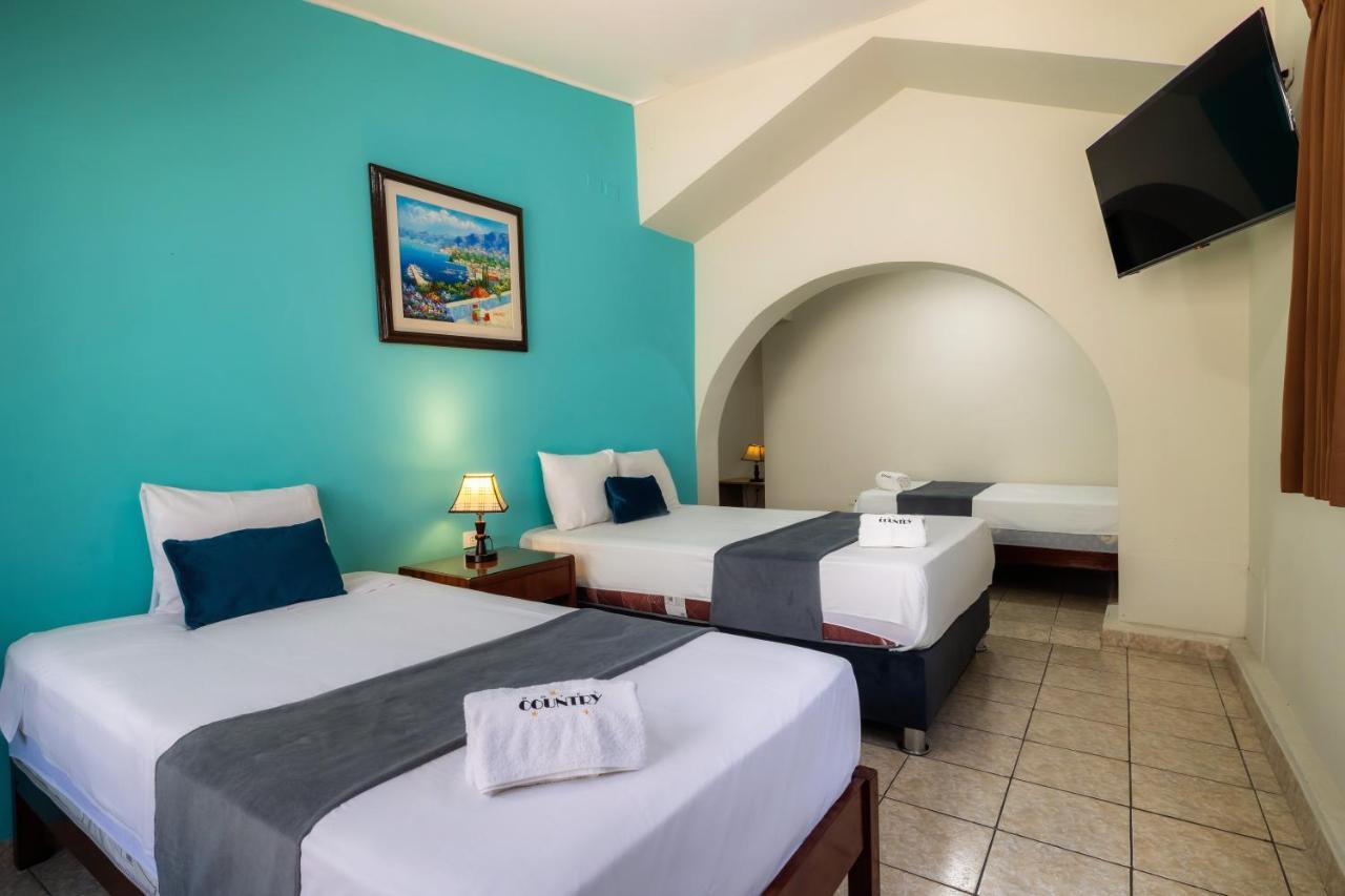 Hotel Country Trujillo Buitenkant foto