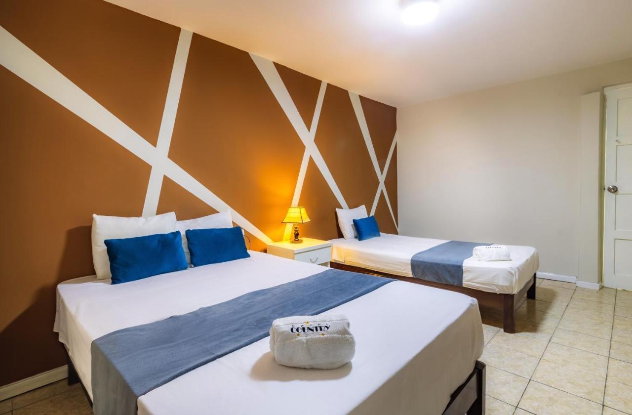 Hotel Country Trujillo Buitenkant foto