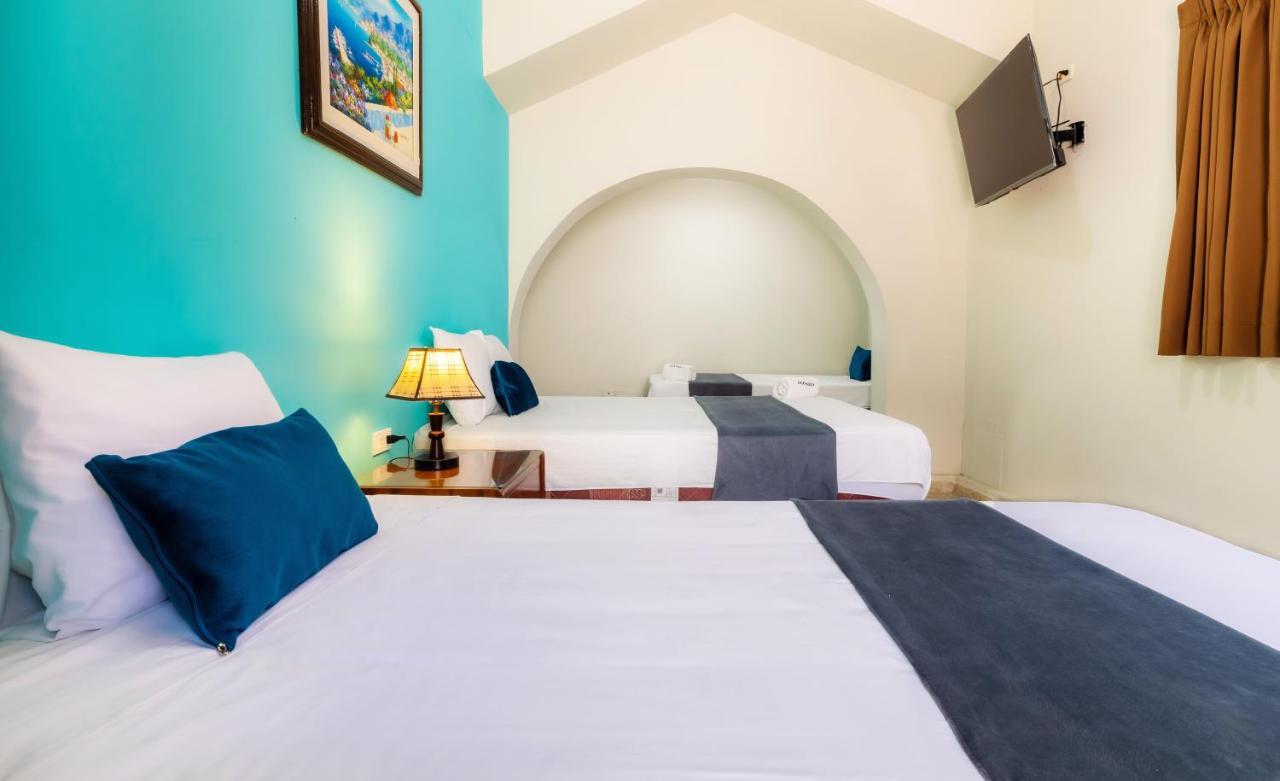 Hotel Country Trujillo Buitenkant foto