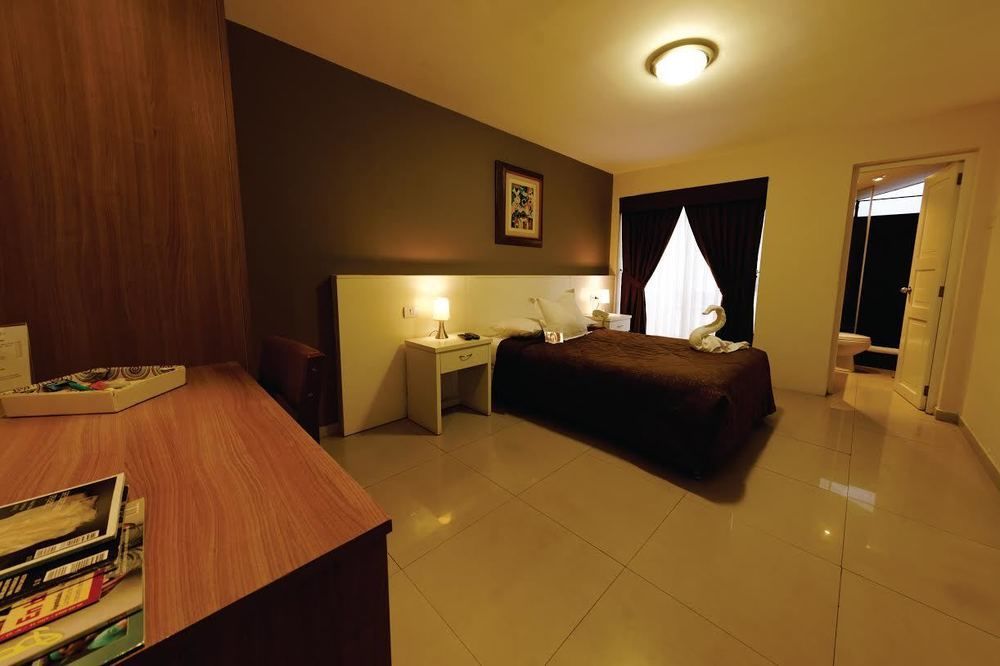Hotel Country Trujillo Buitenkant foto