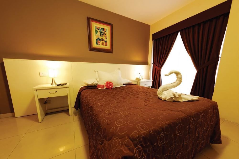 Hotel Country Trujillo Buitenkant foto