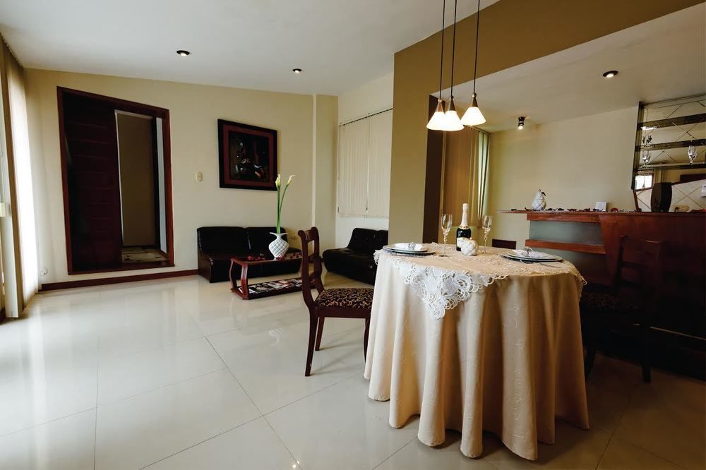 Hotel Country Trujillo Buitenkant foto
