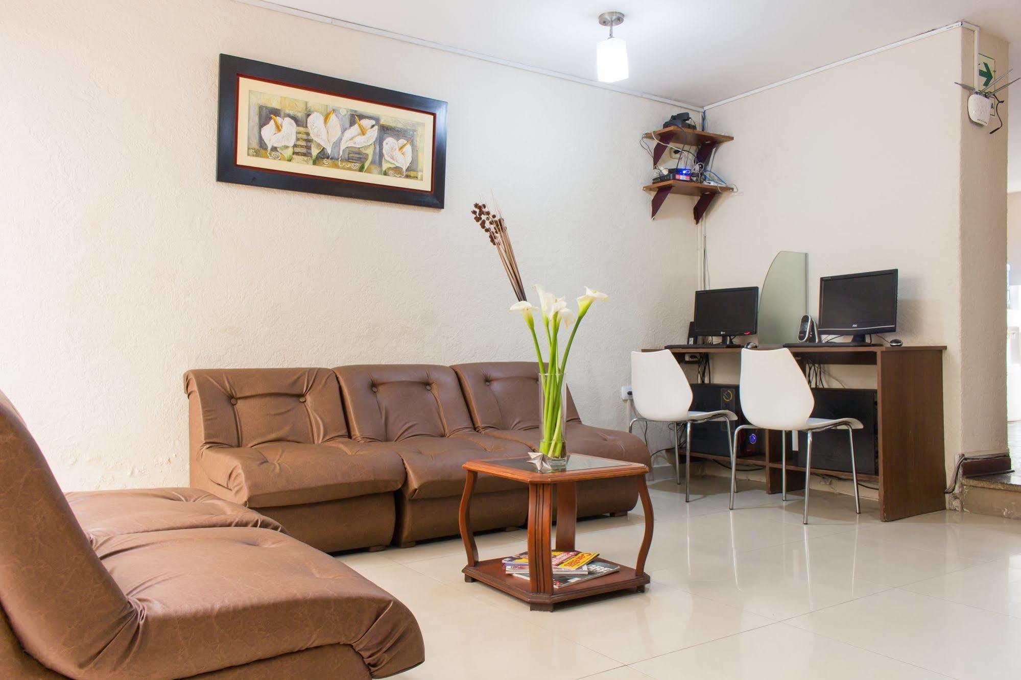 Hotel Country Trujillo Buitenkant foto